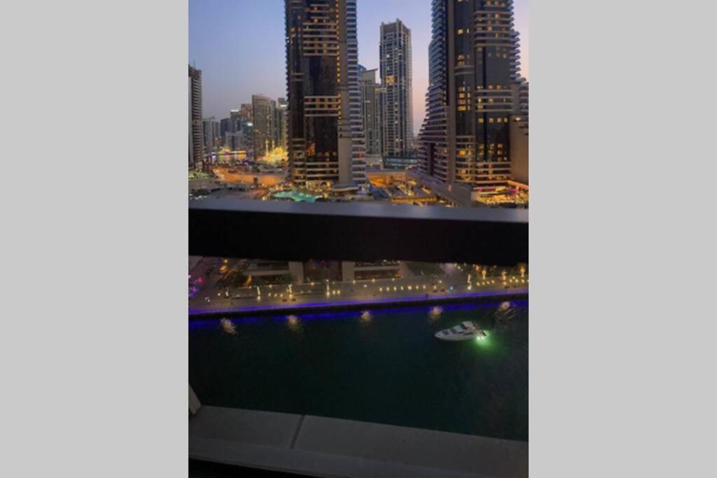 Cayan Tower Luxury Apartment With Sea View Dubai Luaran gambar